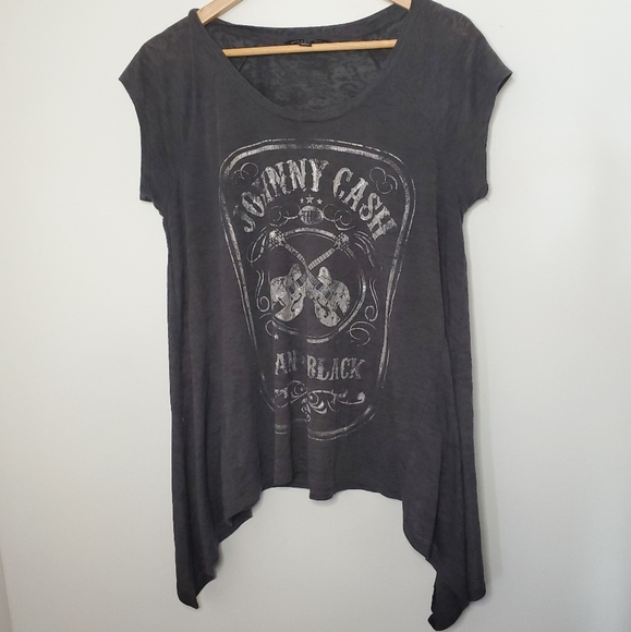 Johnny Cash Man in Black Handkerchief Hem Tee - Picture 2 of 6